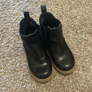 FREE if added to bundle 🛍️ Black boots